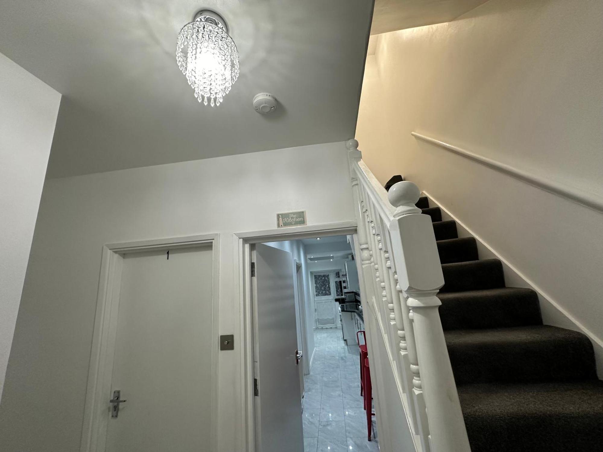 4Th Studio Flat With Private Own Bathroom A London Luxury Family Home Setup And Furnished With Double Bed Plus A Double Futon-Sofa Bed A Single Futon Bed A Baby Cot And Garden And Free Parking Eksteriør bilde
