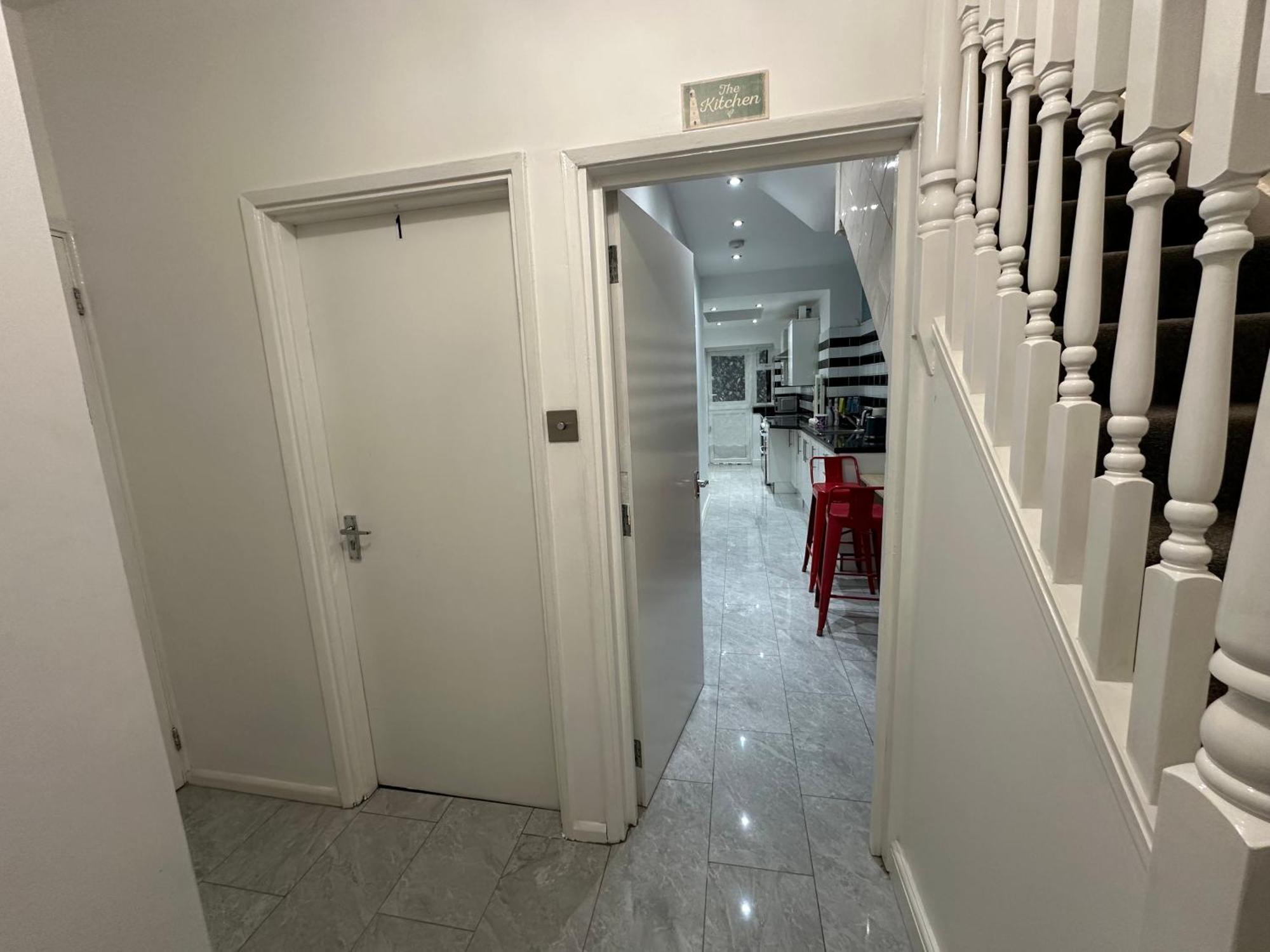4Th Studio Flat With Private Own Bathroom A London Luxury Family Home Setup And Furnished With Double Bed Plus A Double Futon-Sofa Bed A Single Futon Bed A Baby Cot And Garden And Free Parking Eksteriør bilde
