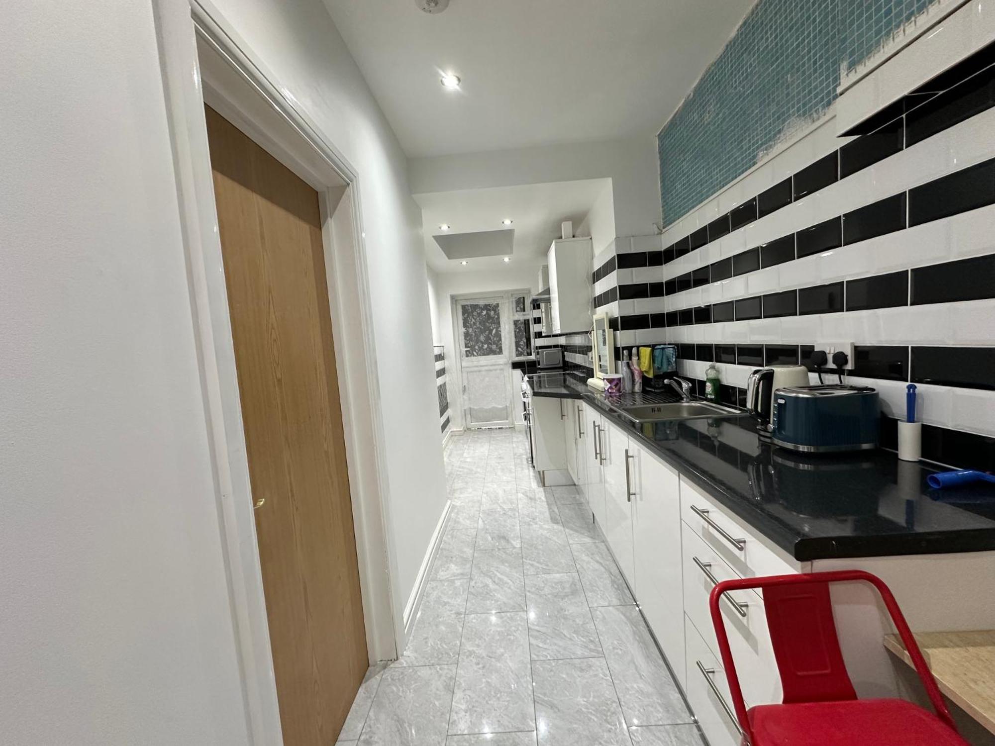 4Th Studio Flat With Private Own Bathroom A London Luxury Family Home Setup And Furnished With Double Bed Plus A Double Futon-Sofa Bed A Single Futon Bed A Baby Cot And Garden And Free Parking Eksteriør bilde