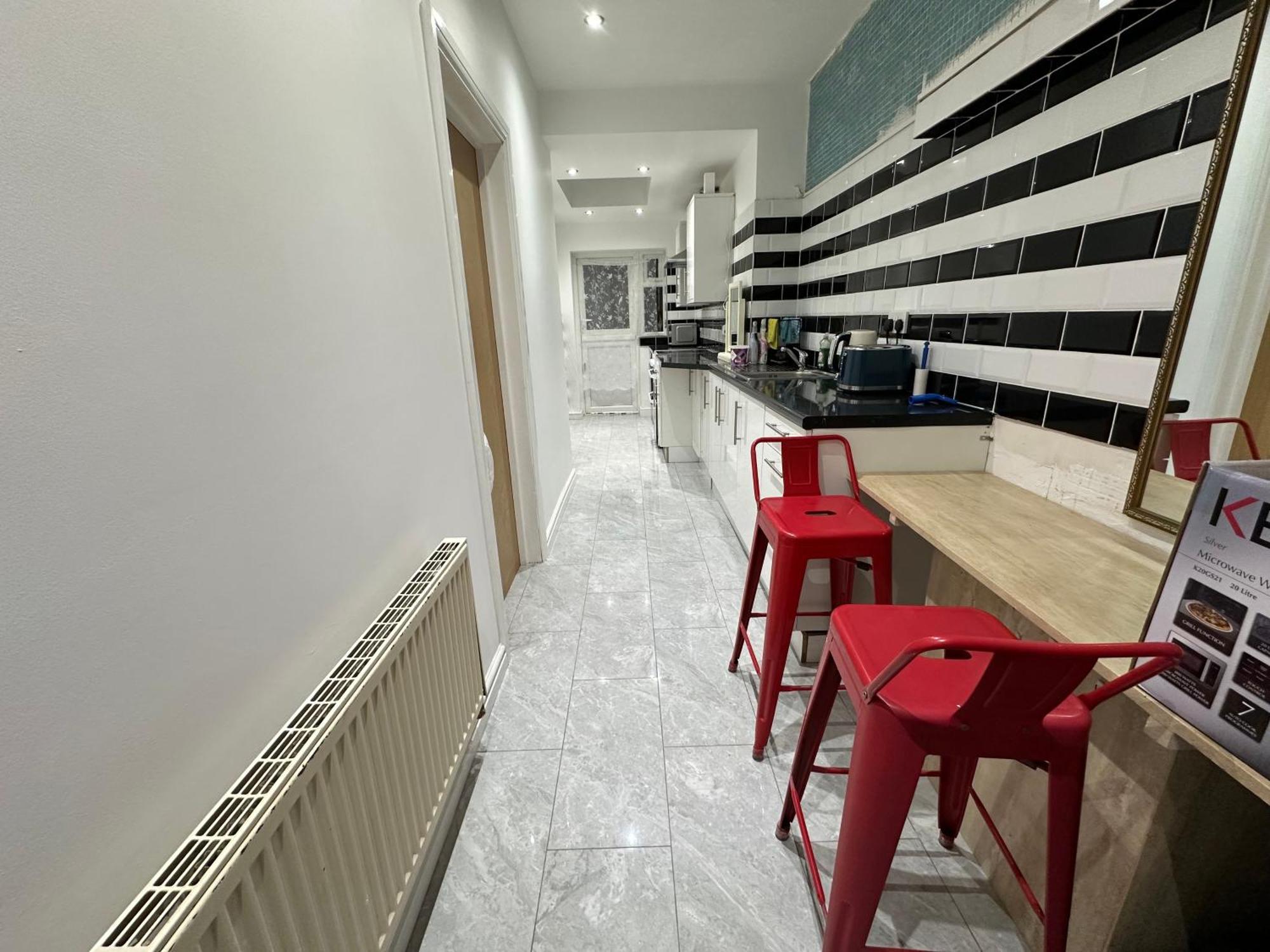 4Th Studio Flat With Private Own Bathroom A London Luxury Family Home Setup And Furnished With Double Bed Plus A Double Futon-Sofa Bed A Single Futon Bed A Baby Cot And Garden And Free Parking Eksteriør bilde