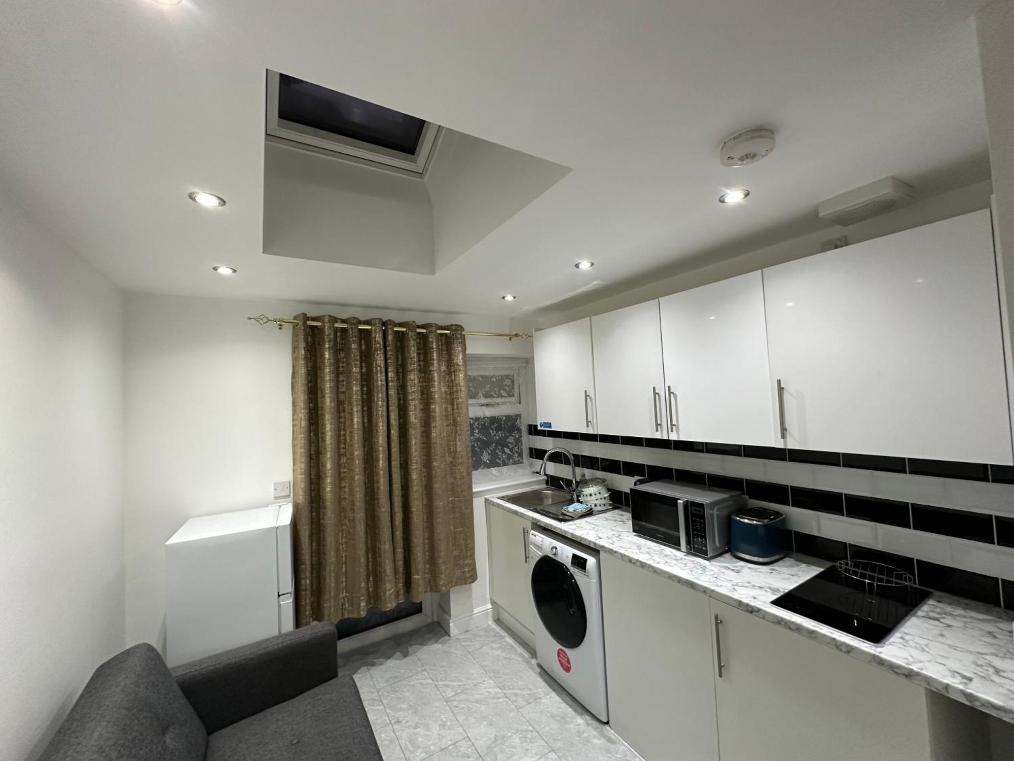 4Th Studio Flat With Private Own Bathroom A London Luxury Family Home Setup And Furnished With Double Bed Plus A Double Futon-Sofa Bed A Single Futon Bed A Baby Cot And Garden And Free Parking Eksteriør bilde