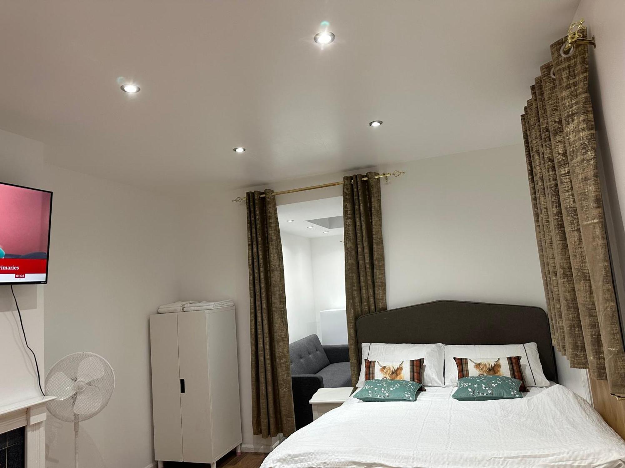 4Th Studio Flat With Private Own Bathroom A London Luxury Family Home Setup And Furnished With Double Bed Plus A Double Futon-Sofa Bed A Single Futon Bed A Baby Cot And Garden And Free Parking Eksteriør bilde