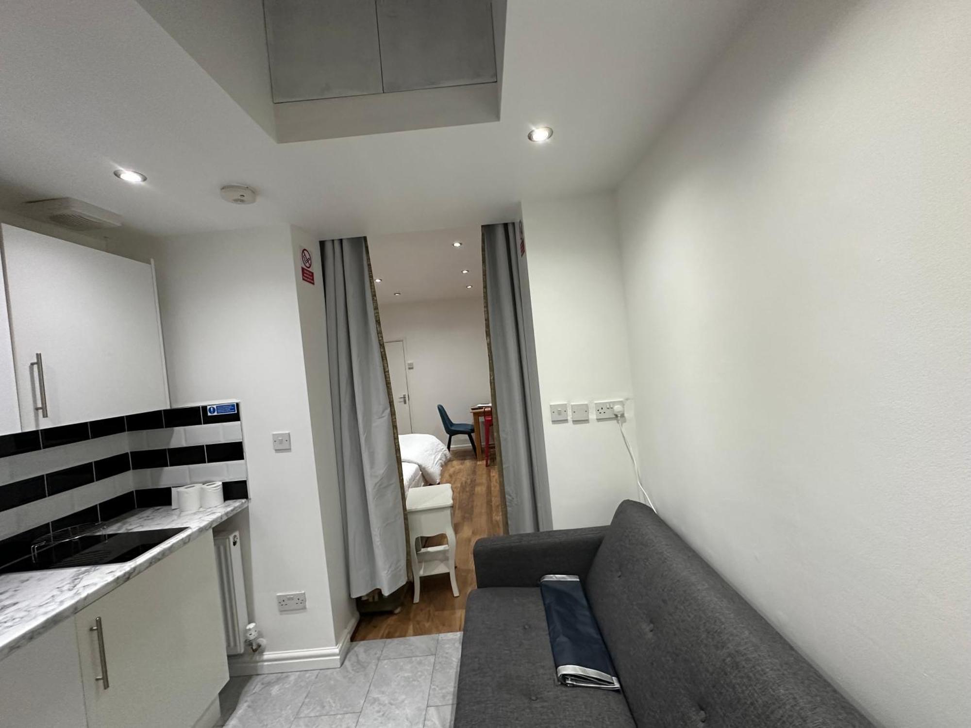 4Th Studio Flat With Private Own Bathroom A London Luxury Family Home Setup And Furnished With Double Bed Plus A Double Futon-Sofa Bed A Single Futon Bed A Baby Cot And Garden And Free Parking Eksteriør bilde