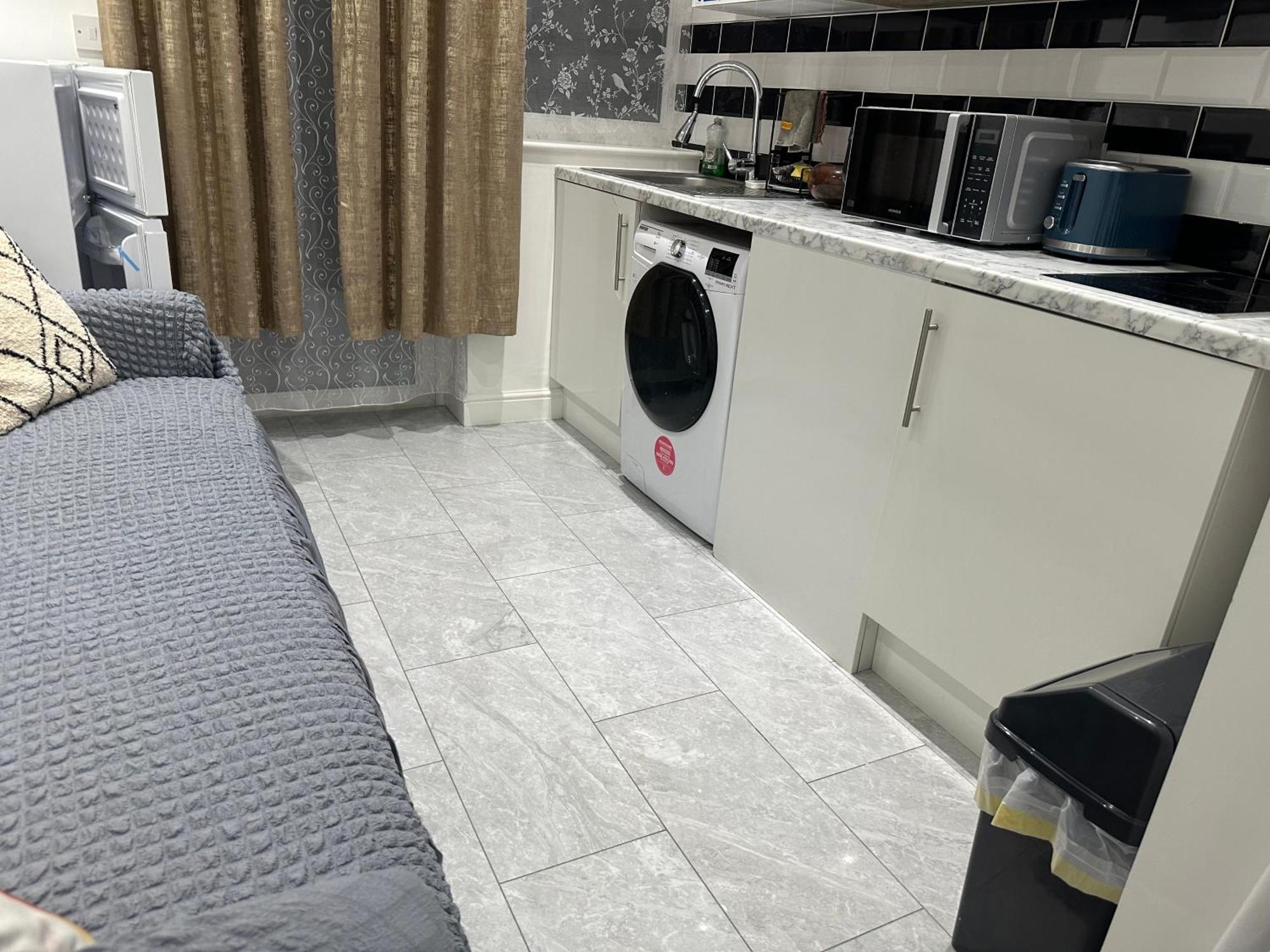 4Th Studio Flat With Private Own Bathroom A London Luxury Family Home Setup And Furnished With Double Bed Plus A Double Futon-Sofa Bed A Single Futon Bed A Baby Cot And Garden And Free Parking Eksteriør bilde